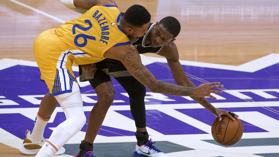 Fox logra 44 puntos; Kings trituran a Warriors