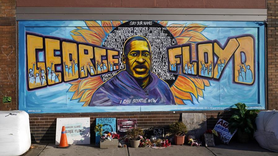 Protestan decenas previo a juicio por muerte de George Floyd