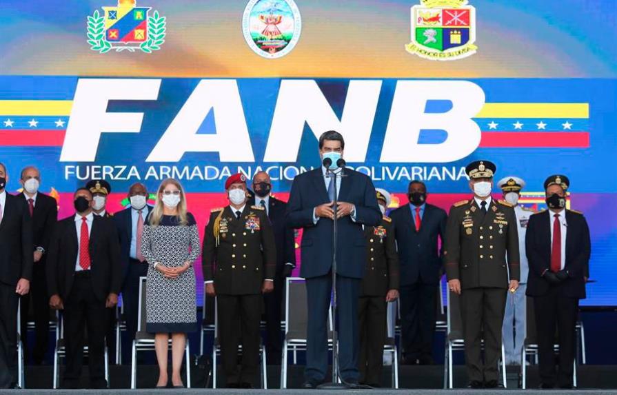Maduro ratifica a su ministro de Defensa y renueva la cúpula militar