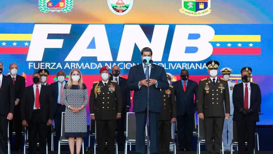 Maduro ratifica a su ministro de Defensa y renueva la cúpula militar