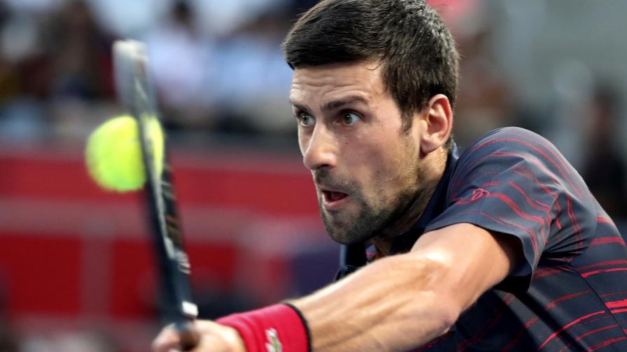 Djokovic sigue a paso firme en Abierto de Japón