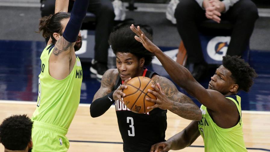 Wolves pierden pese 27 puntos y 15 rebotes de Karl Towns