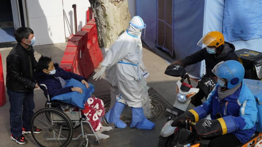 China levanta un nuevo centro de cuarentena, suben los casos