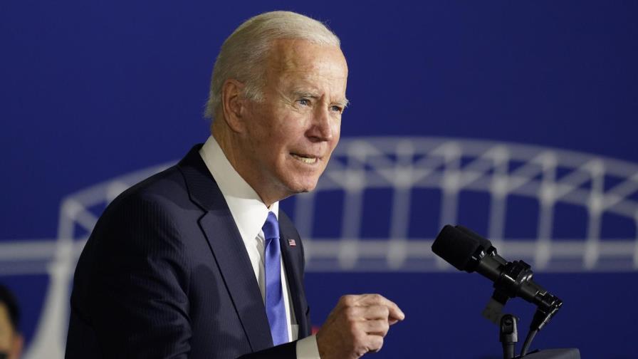 Biden tiene nuevo eslogan para mismo plan de infraestructura