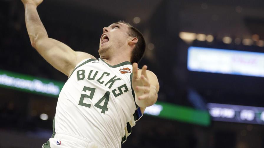 Middleton con 21 puntos, lidera triunfo de Bucks sobre Cavs