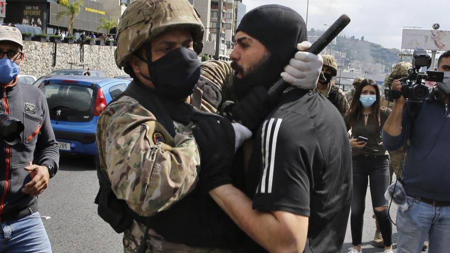 Protestas en el Líbano derivan en choques con policía