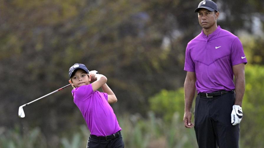 El hijo de Tiger debuta ante la TV y luce como en casa El hijo de Tiger debuta ante la TV y luce como en casa