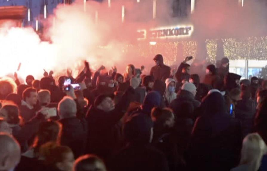 Surgen disturbios en Rotterdam por restricciones ante COVID