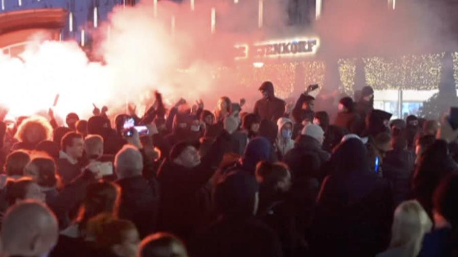 Surgen disturbios en Rotterdam por restricciones ante COVID