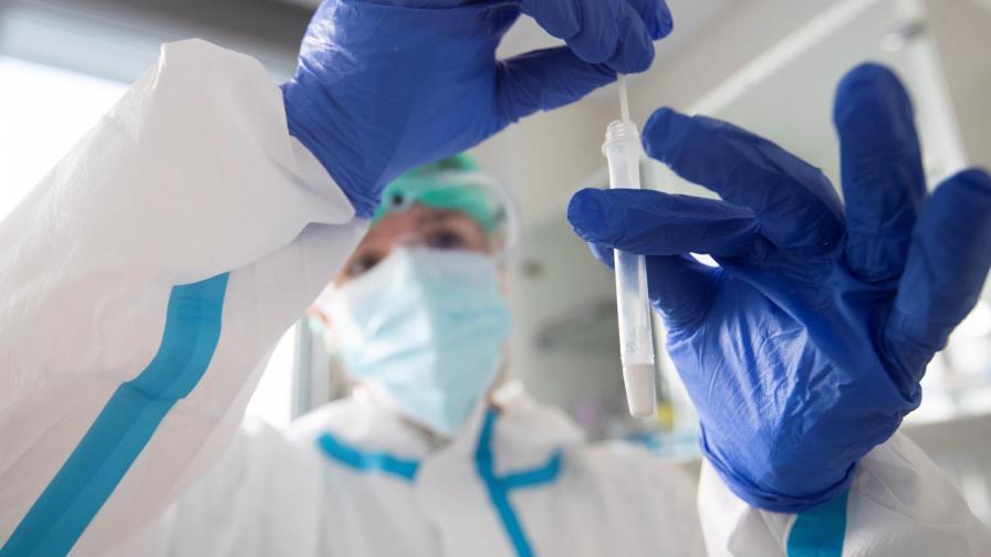 Gran Bretana pide a su regulador sanitario examinar vacuna de AstraZeneca contra COVID-19