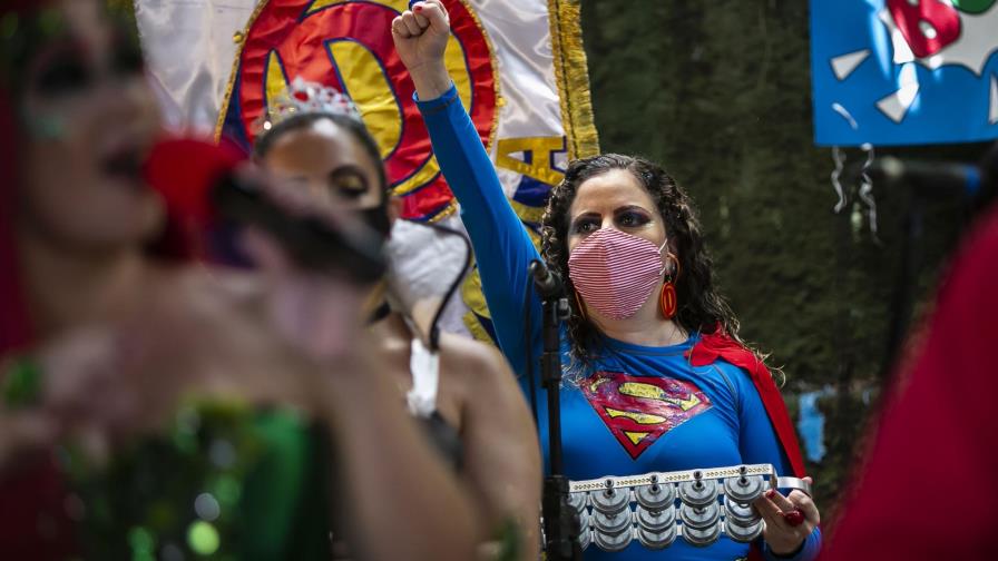 Carnaval de Brasil pasa a la internet debido a COVID-19