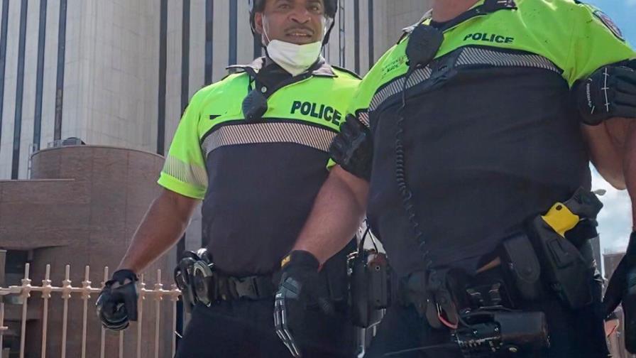 Grupos de Policía de Nueva York piden mural de Las vidas azules importan