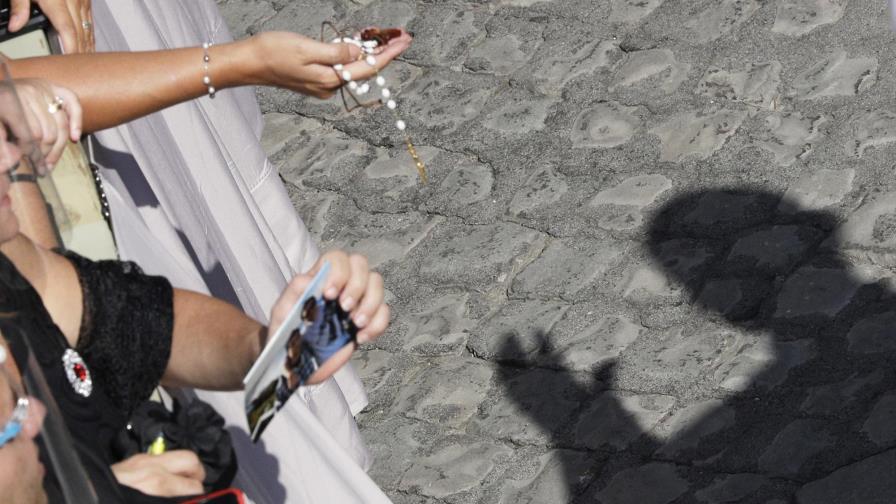 El papa pide que naciones más pobres tengan acceso a vacunas