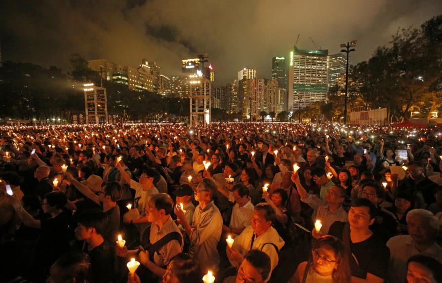 Encarcelan a activistas hongkoneses por vigilia de Tiananmen
