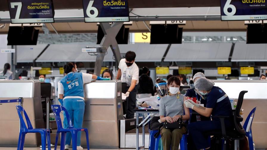 OMS pide unificar los criterios de reconocimiento de vacunas para viajeros