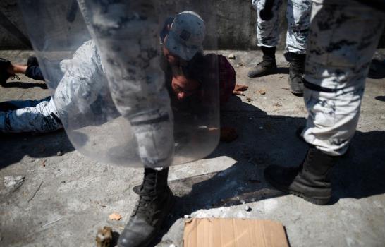Tensión e incertidumbre marcan la entrada de la caravana migrante a México
