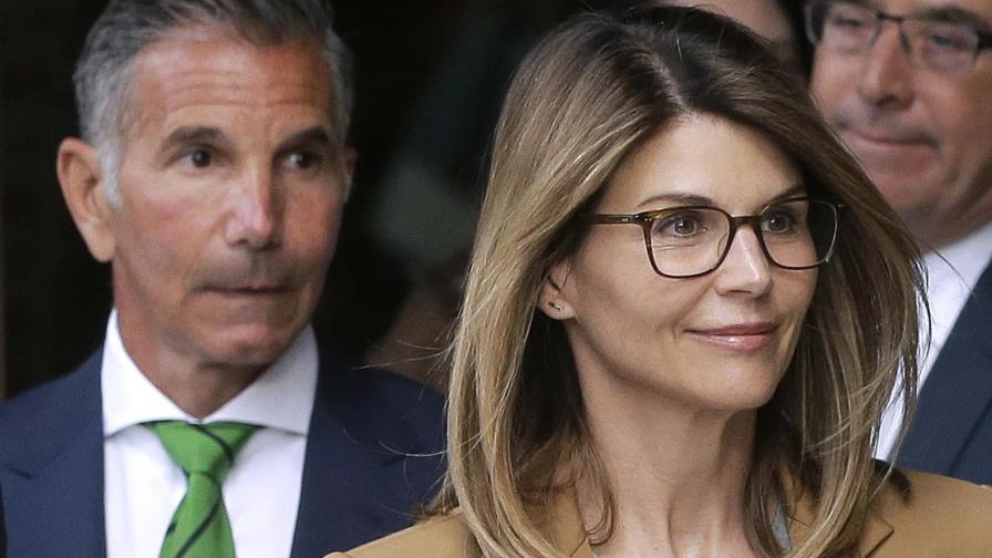 Lori Loughlin es sentenciada por sobornos universitarios