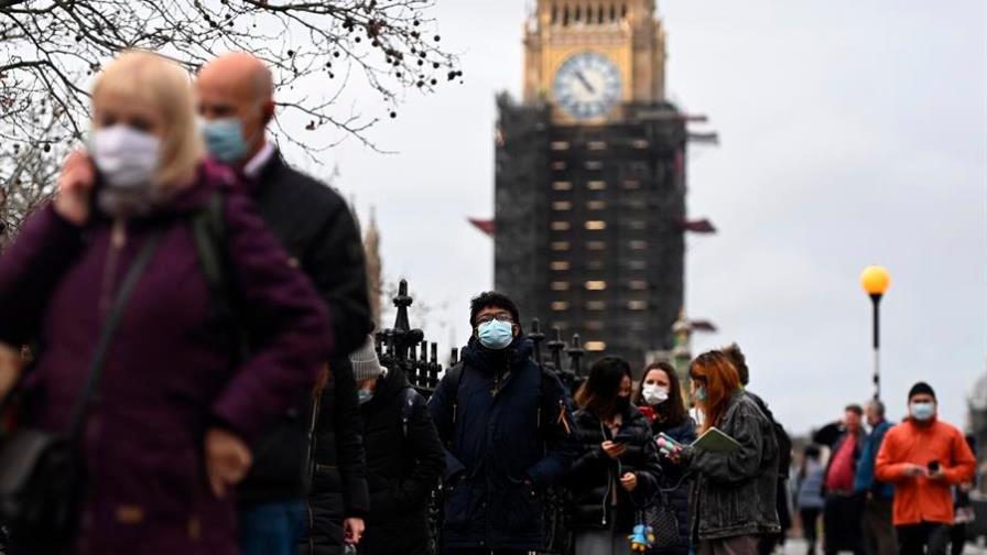 Johnson confirma la primera muerte por la variante ómicron en Reino Unido