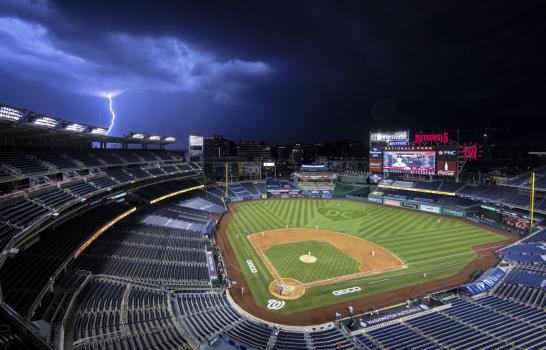 Yanquis ganan juego inaugural, abreviado por tormenta