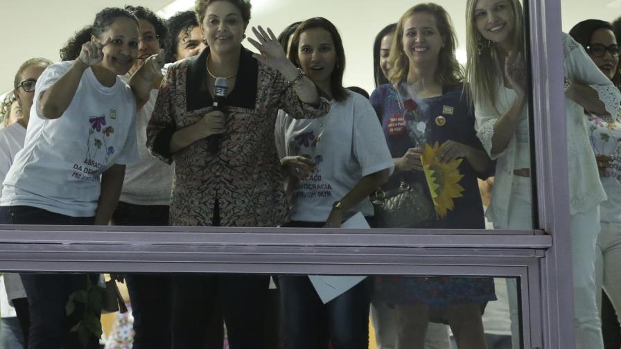 Chau Querida: Papel de machismo en destitución de Rousseff