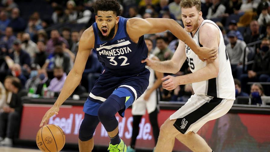 Towns logra 25 puntos y Timberwolves arrollan a Spurs
