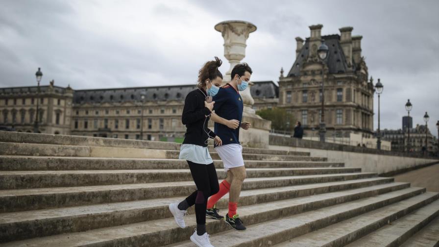 Francia suspende vuelos con Brasil por variantes del COVID