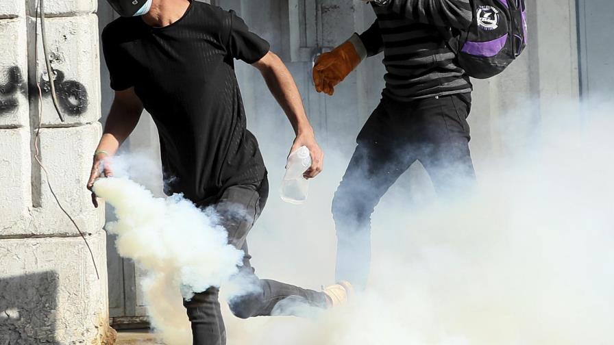 Protestas en Irak bloquean un puerto, cierran banco central Protestas en Irak bloquean un puerto, cierran banco central