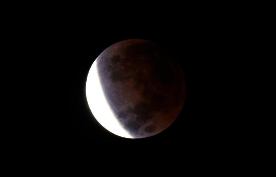 El eclipse lunar más largo del siglo visto por las cámaras de Diario Libre