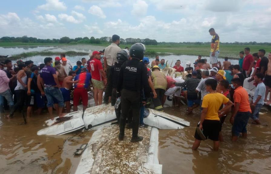 Seis muertos al caer avioneta a tierra en Ecuador
