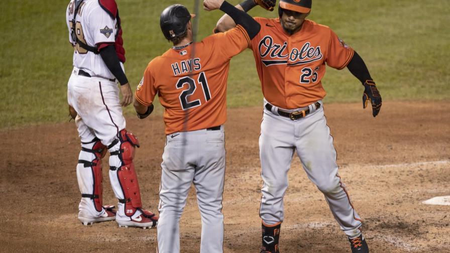Orioles remontan en la octava y vencen 5-3 a los Nacionales Orioles remontan en la octava y vencen 5-3 a los Nacionales