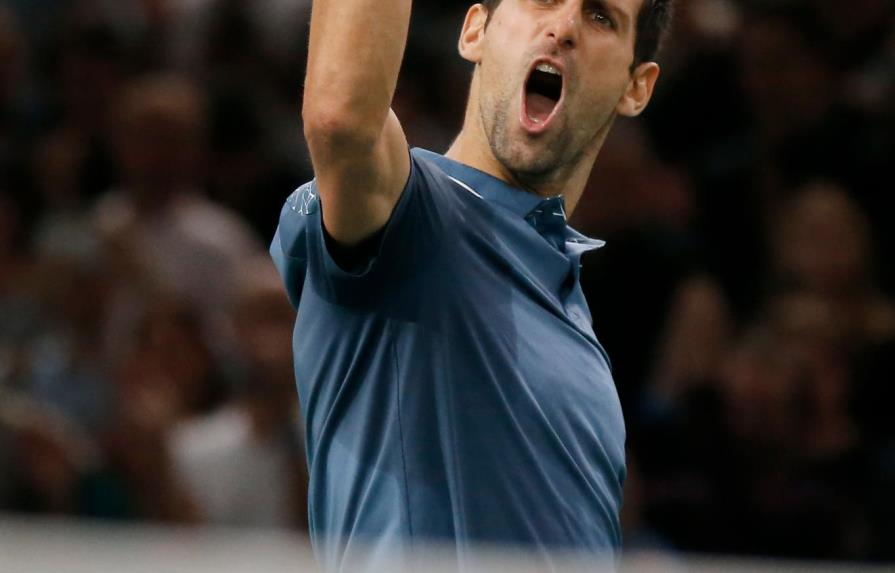 Djokovic vence a Federer en épica semi en Masters de París