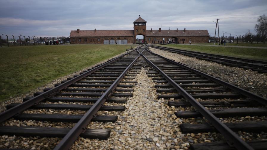 Sobrevivientes de Auschwitz conmemoran su liberación online