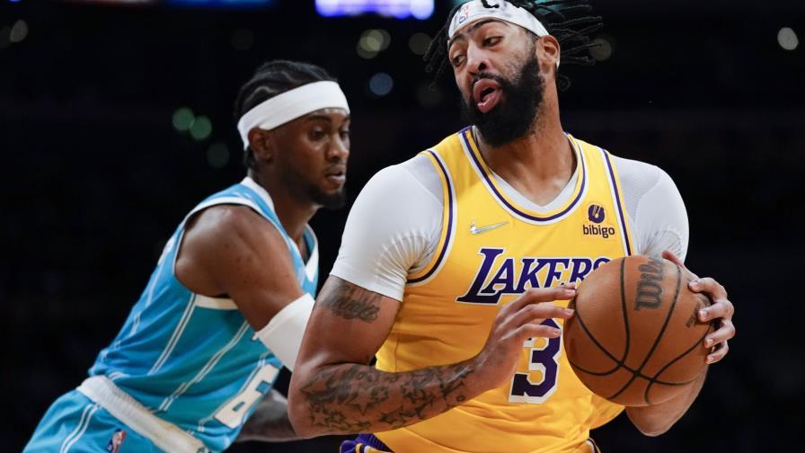 Davis y Anthony lideran a Lakers, ganan a Hornets 126-123