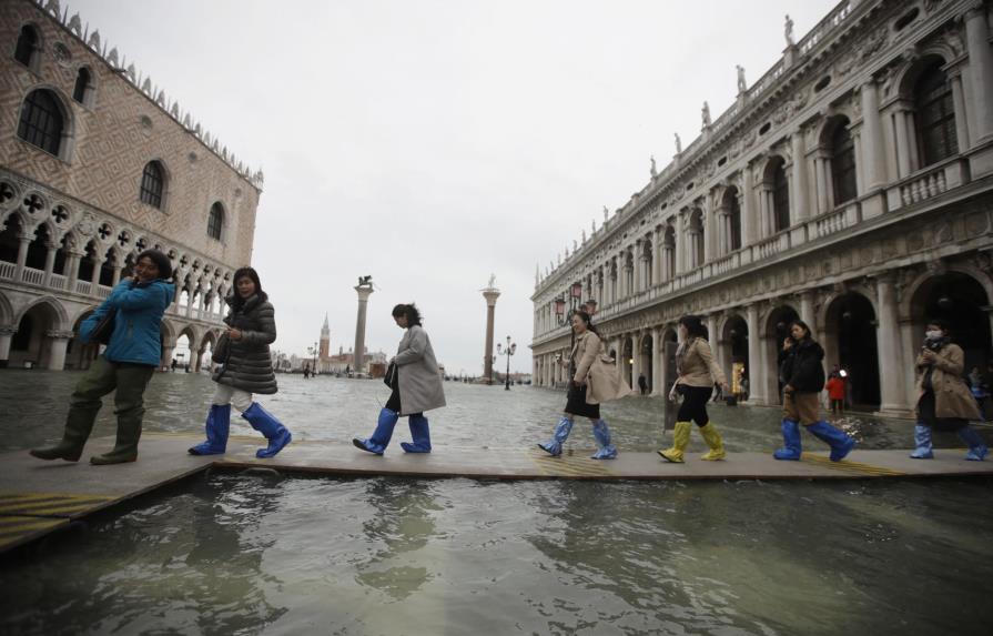 Venecia vuelve a inundarse 3 días después de marea récord