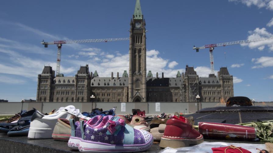 Trudeau: Cadáveres de 215 niños indígenas no es caso aislado
