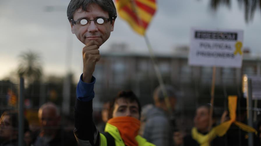 Comisión de la UE aprueba retirar inmunidad a Puigdemont