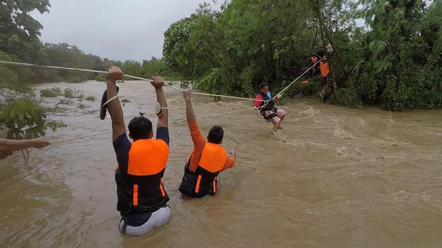 Suben a 19 los muertos por tormenta tropical en Filipinas