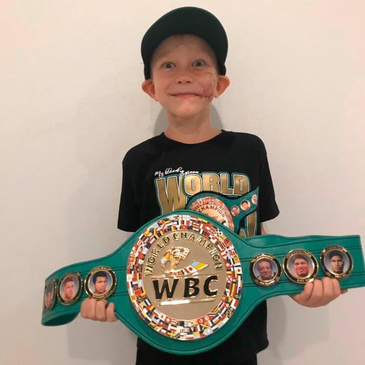El Consejo Mundial de Boxeo declaró campeón mundial a Bridger, el niño superheroe