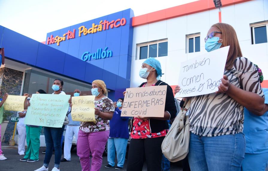 Enfermeras del Arturo Grullón paralizan labores exigiendo pago atrasado hace 9 meses