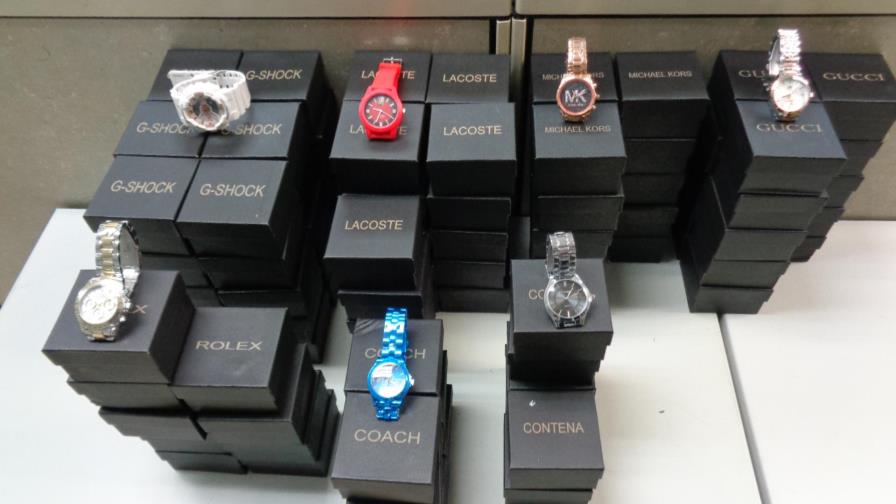 Confiscan más de mil relojes falsificados provenientes de República Dominicana Confiscan más de mil relojes falsificados provenientes de República Dominicana