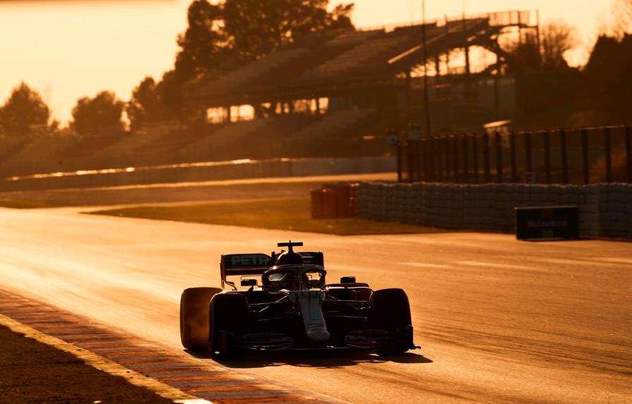 Lewis Hamilton domina el primer día de ensayos de pretemporada de F1