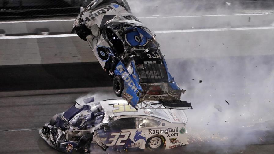Hamlin gana Daytona 500; Newman, hospitalizado