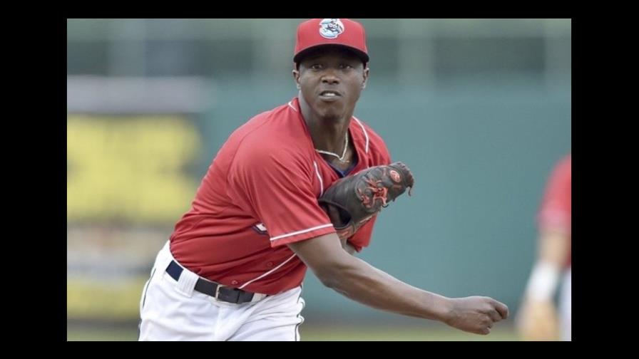 Lanzador debutante Edgar García en un inning le hacen una carrera Lanzador debutante Edgar García en un inning le hacen una carrera