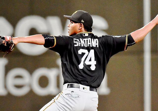 MLB suspende por dopaje al pitcher dominicano Edgar Santana