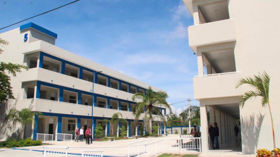 Presidente Medina entrega politécnico en La Caleta, Boca Chica 