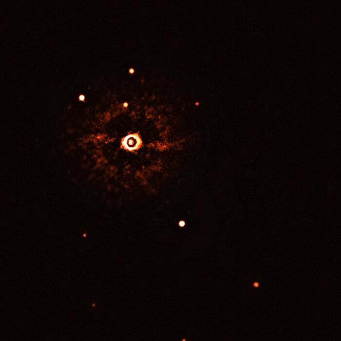 Un telescopio tomó una foto de otro sistema solar