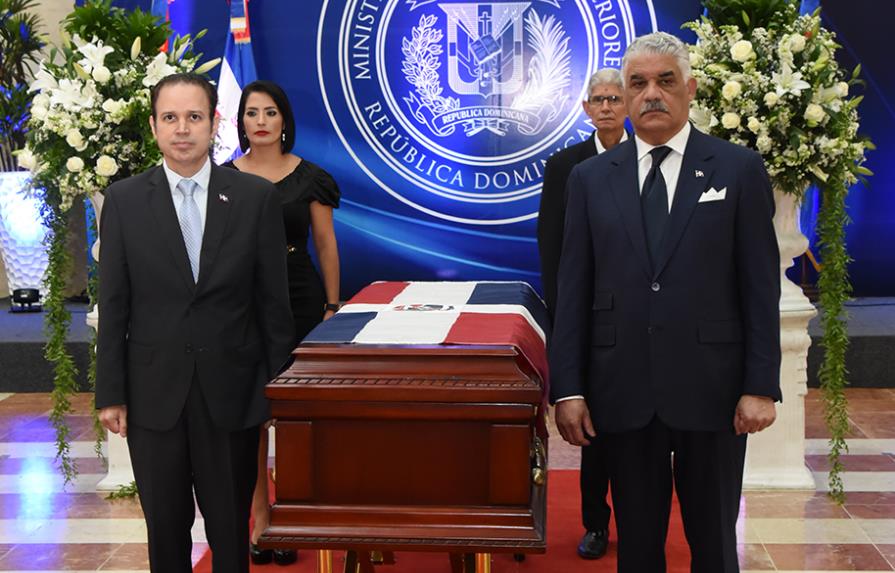 Cancillería rinde honores al fenecido embajador Alejandro González Pons