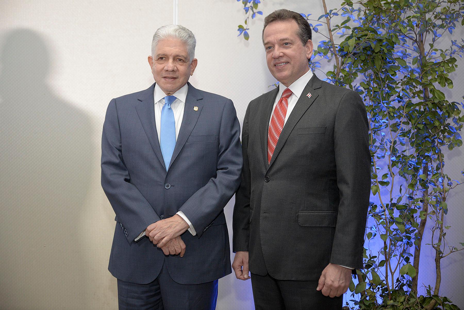 Eduardo Estrella e Ito Bisonó .