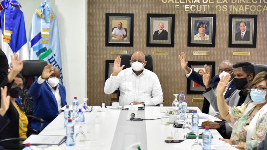 Inafocam dice otorgó más de 24 mil becas de especialización a docentes en primer semestre del 2021 
