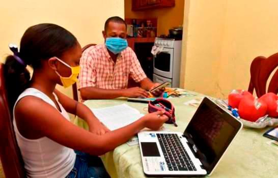 El 90% de estudiantes de hogares dominicanos accedieron a clases virtuales a través de WhatsApp
